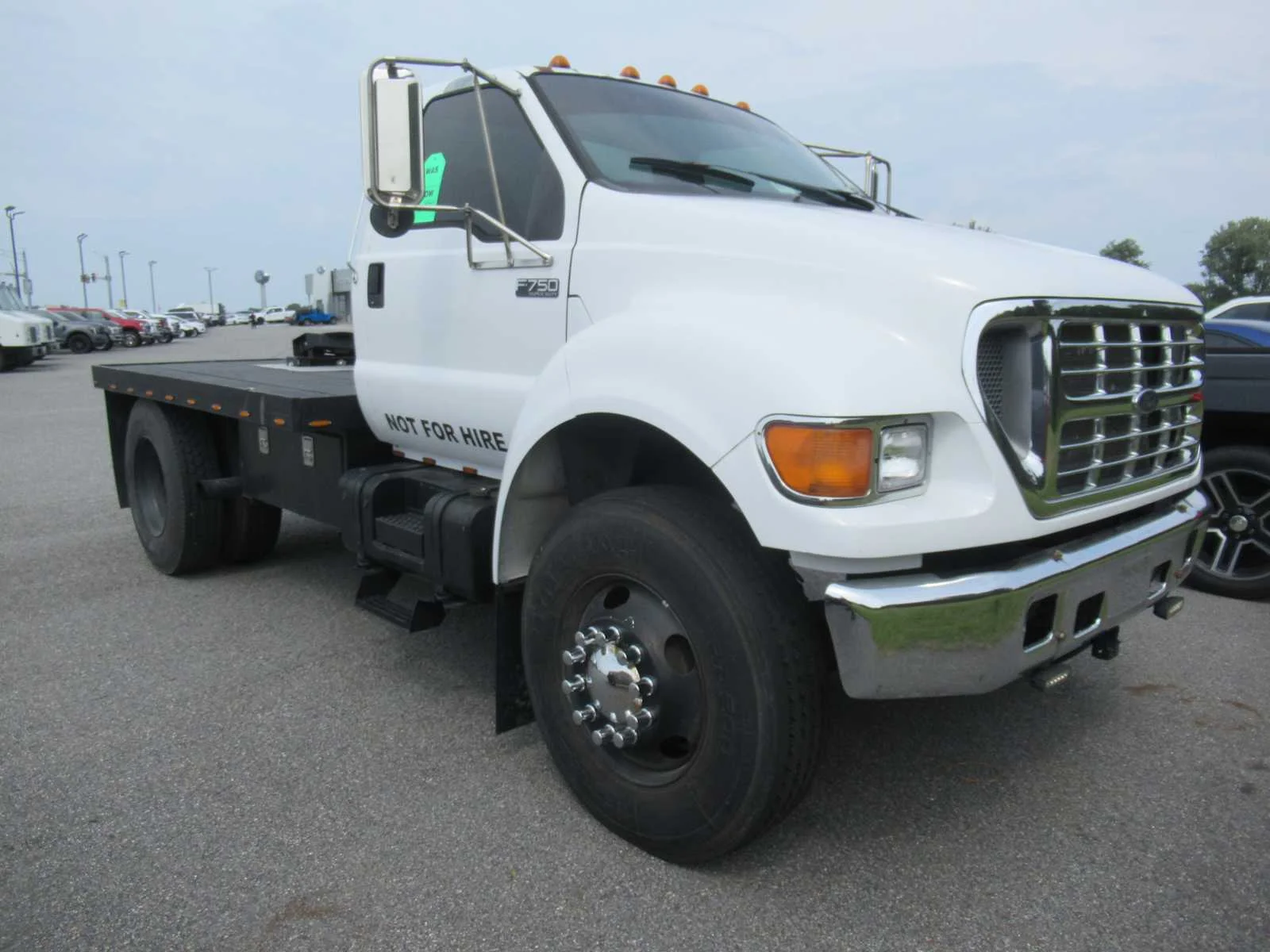 Used 2003 Oxford White Ford XL image 3