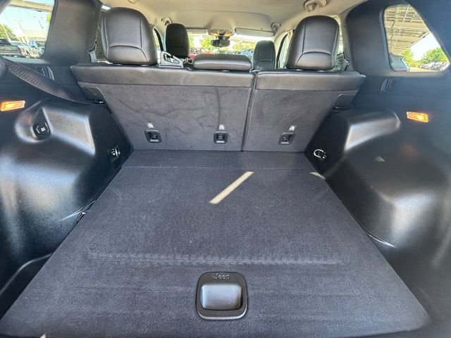Used 2022 White Jeep Trailhawk image 31