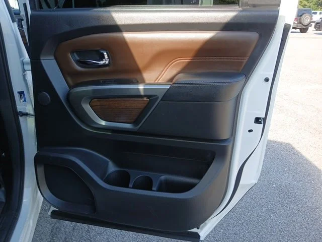 Used 2017 White Nissan Platinum Reserve image 25