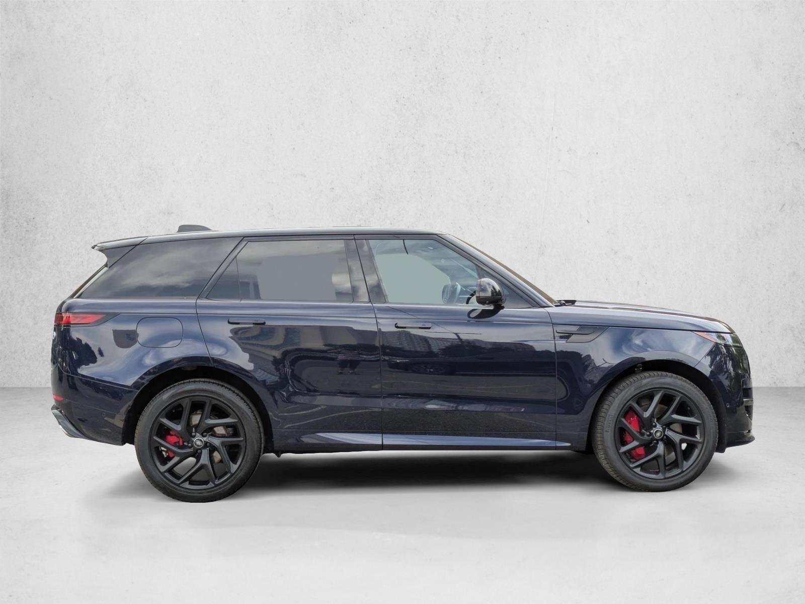 Used 2023 Portofino Blue Metallic Land Rover SE Dynamic image 4