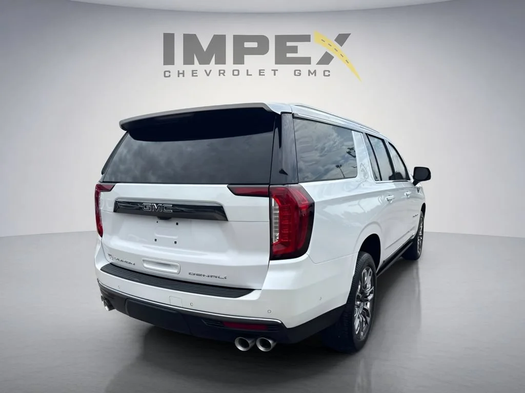 Used 2023 White Frost Tricoat GMC Denali Ultimate image 5