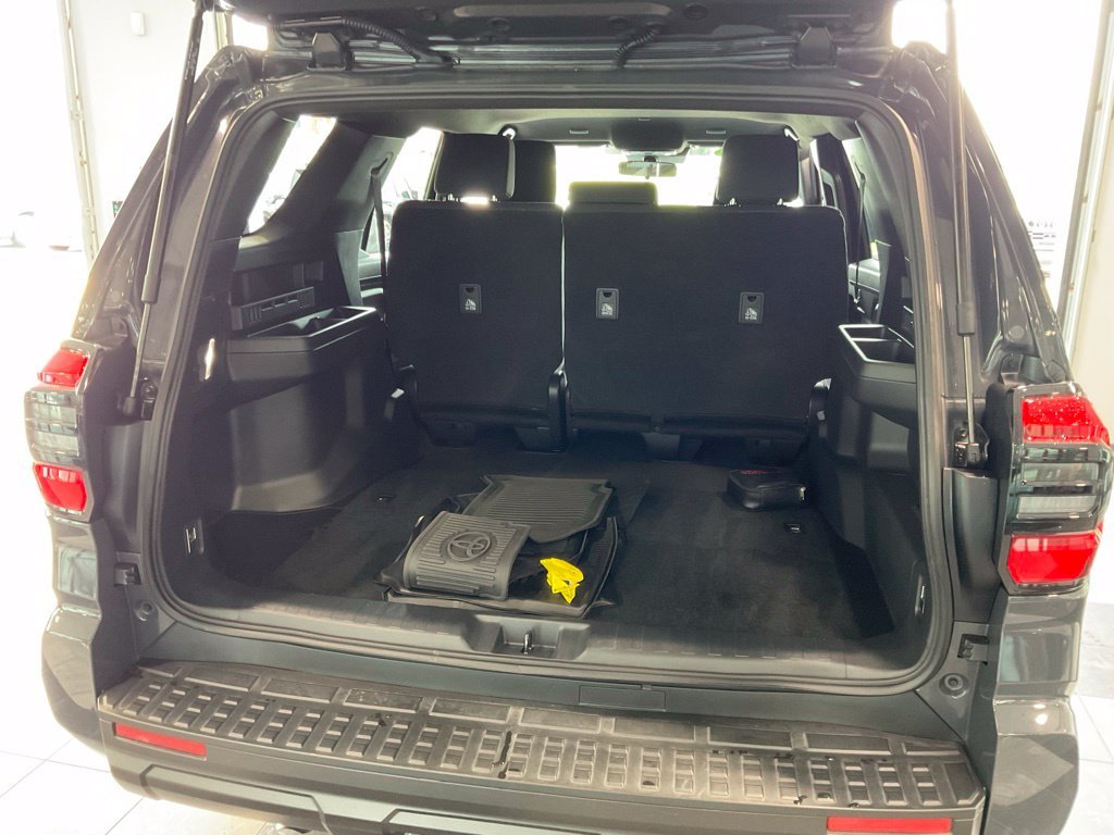 Certified Used 2025  Toyota SR5 image 22