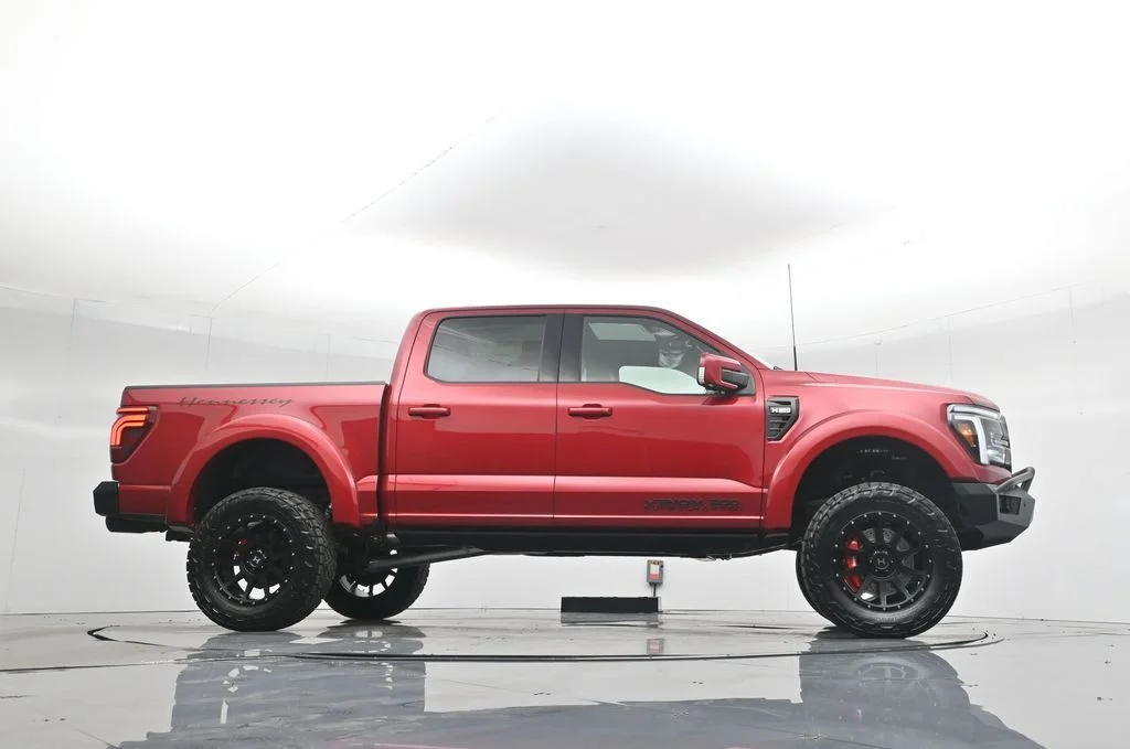 New 2025 Rapid Red Metallic Tinted Clearcoat Ford Lariat image 51