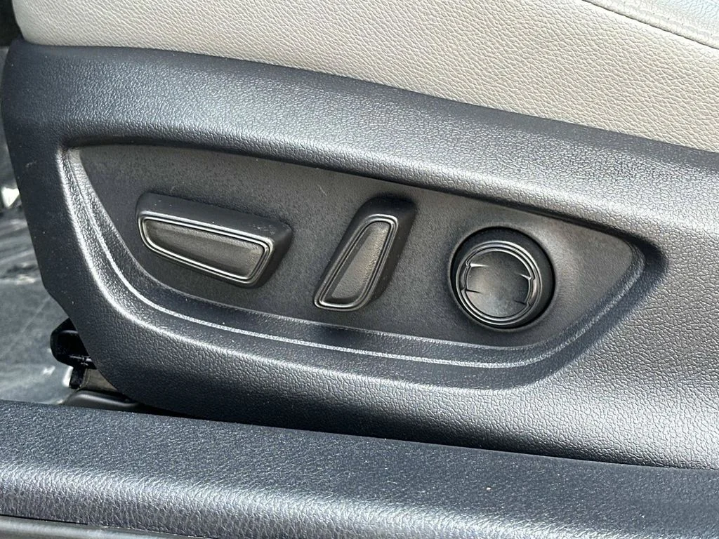 Certified Used 2025  Toyota SE image 25