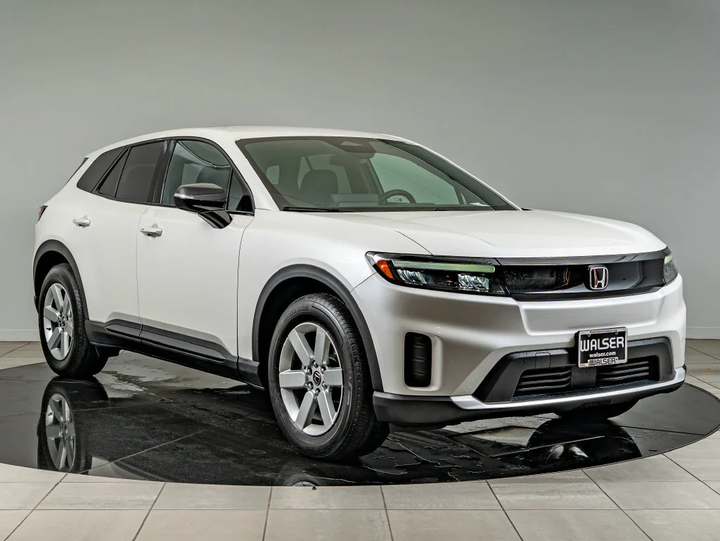 Used 2024 Snowfall Pearl Honda EX image 3