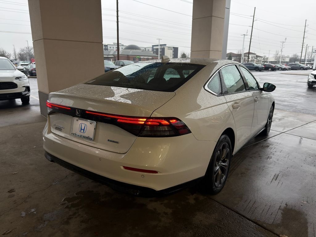 Used 2026 White Honda EX-L image 5