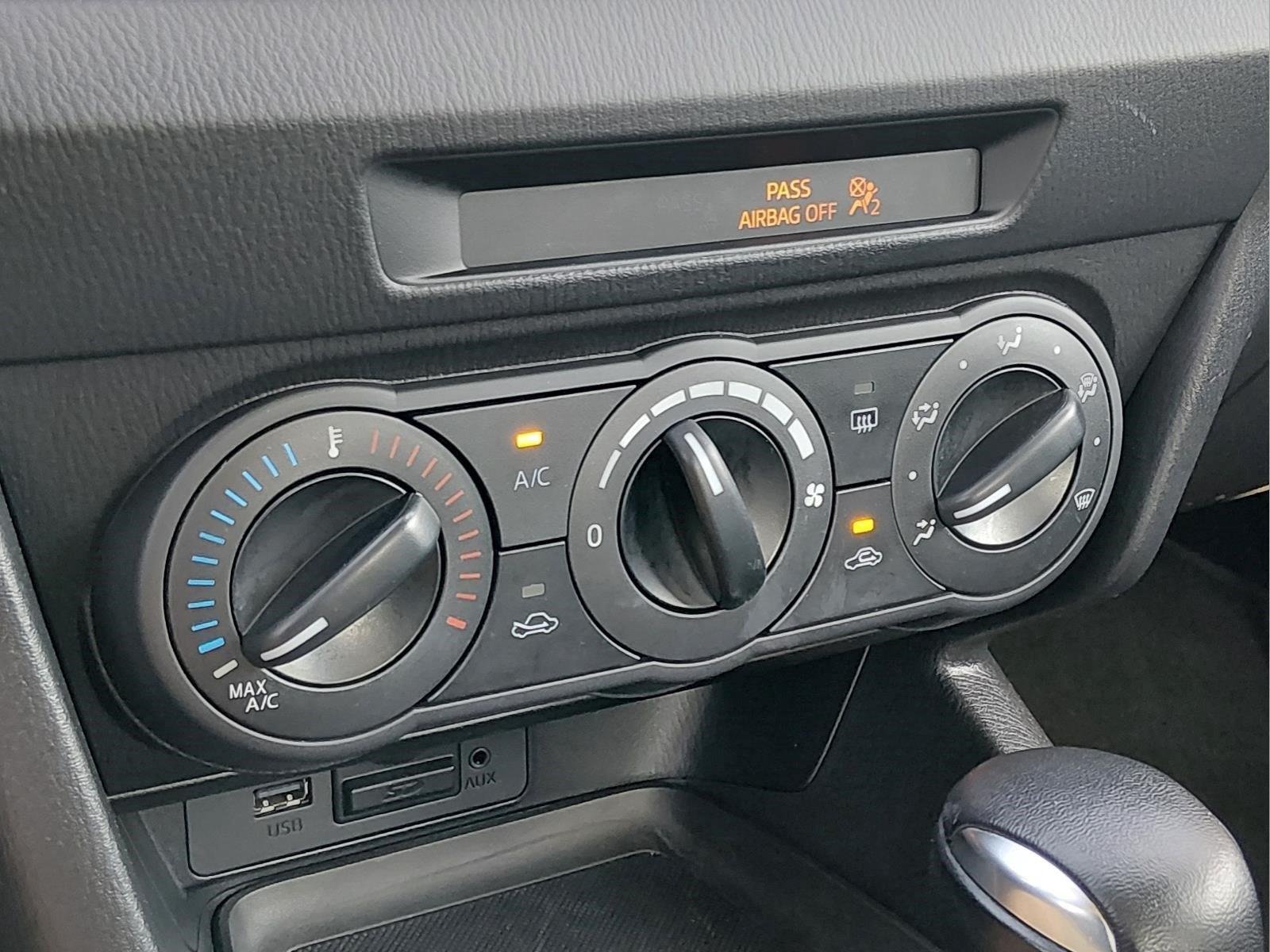 Used 2015 Blue Reflex Mica Mazda i Sport image 24