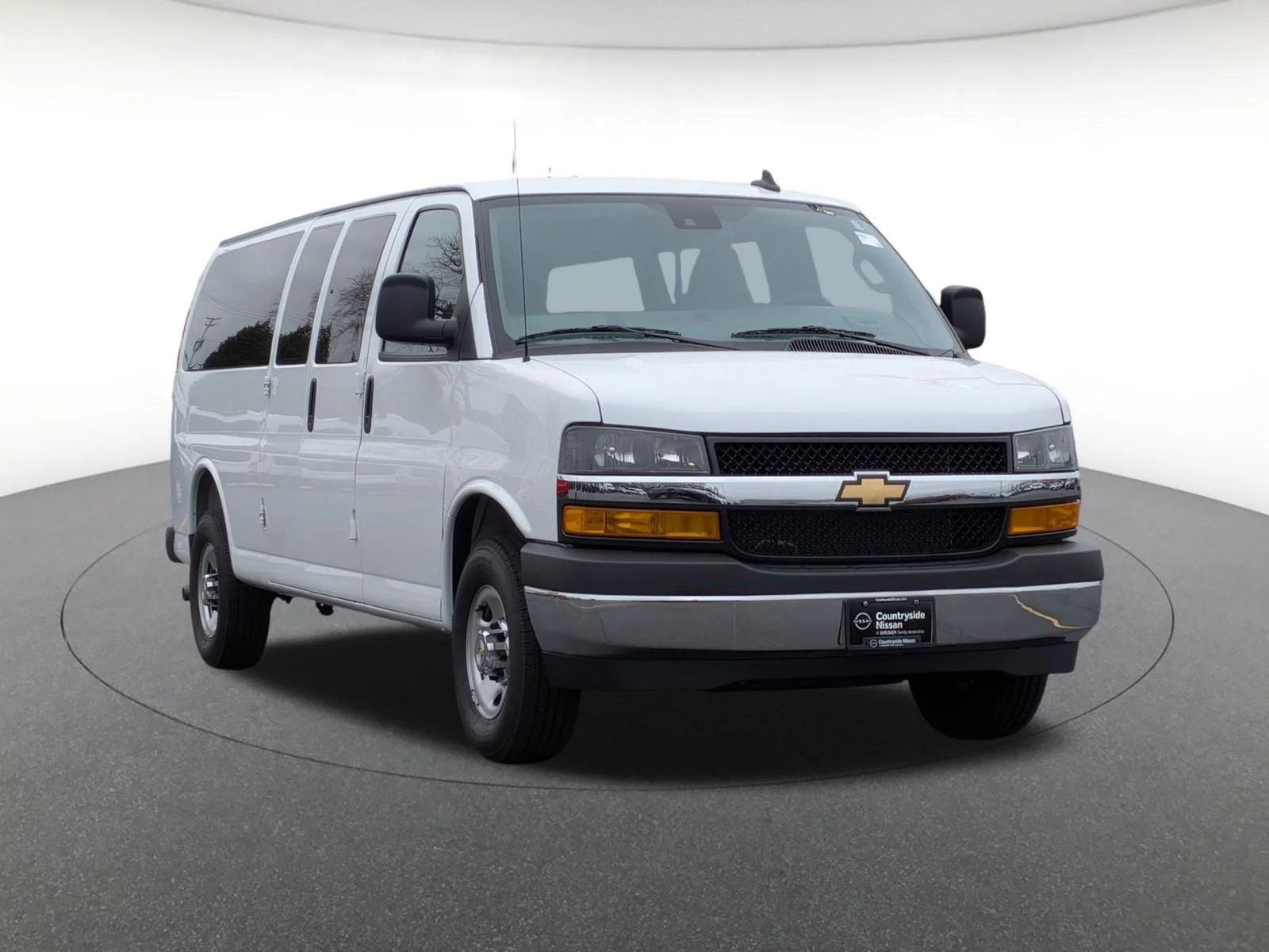 Used 2025 Summit White Chevrolet LT image 3