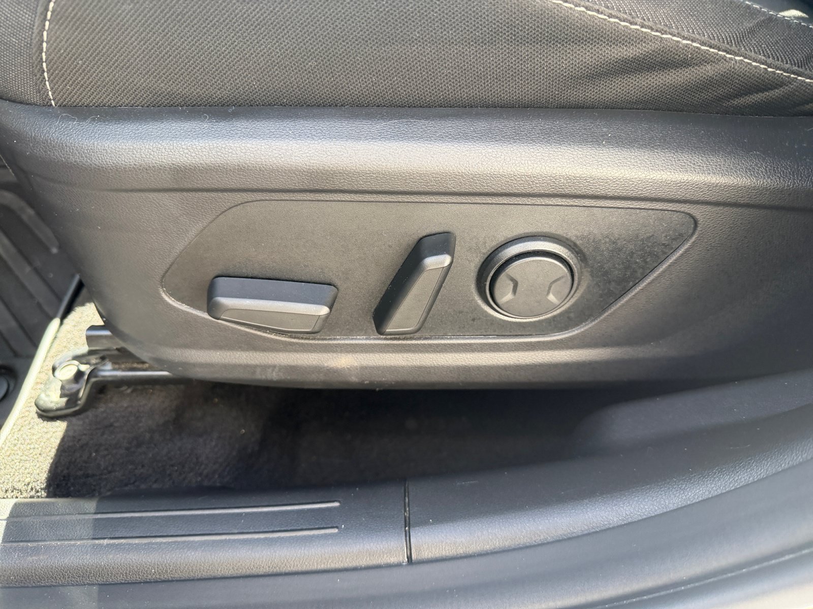 Used 2022 Quartz White Hyundai Blue image 9