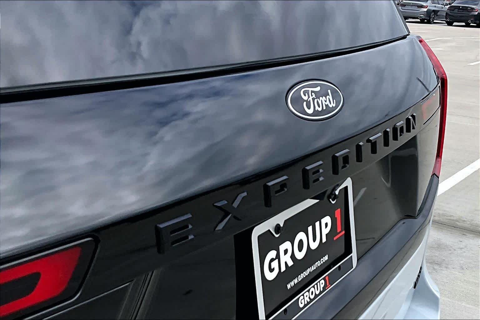 Used 2025 Space Silver Metallic Ford Platinum image 27