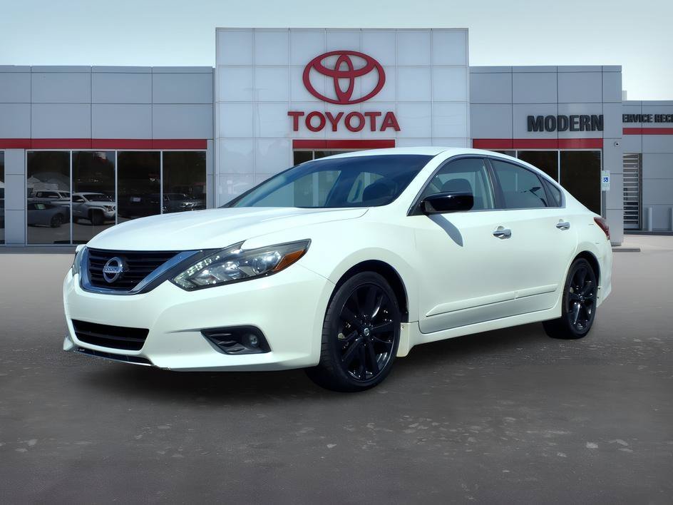 Used 2017 Pearl White Nissan 2.5 SR image 1