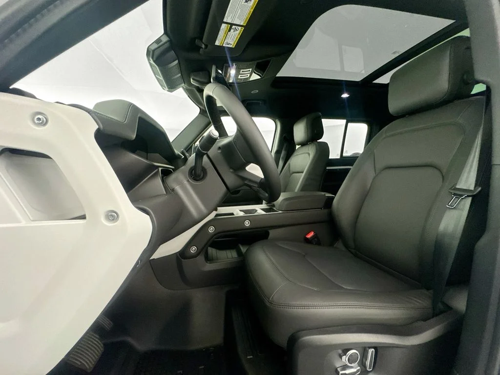 New 2026 Fuji White Land Rover X-Dynamic SE image 20