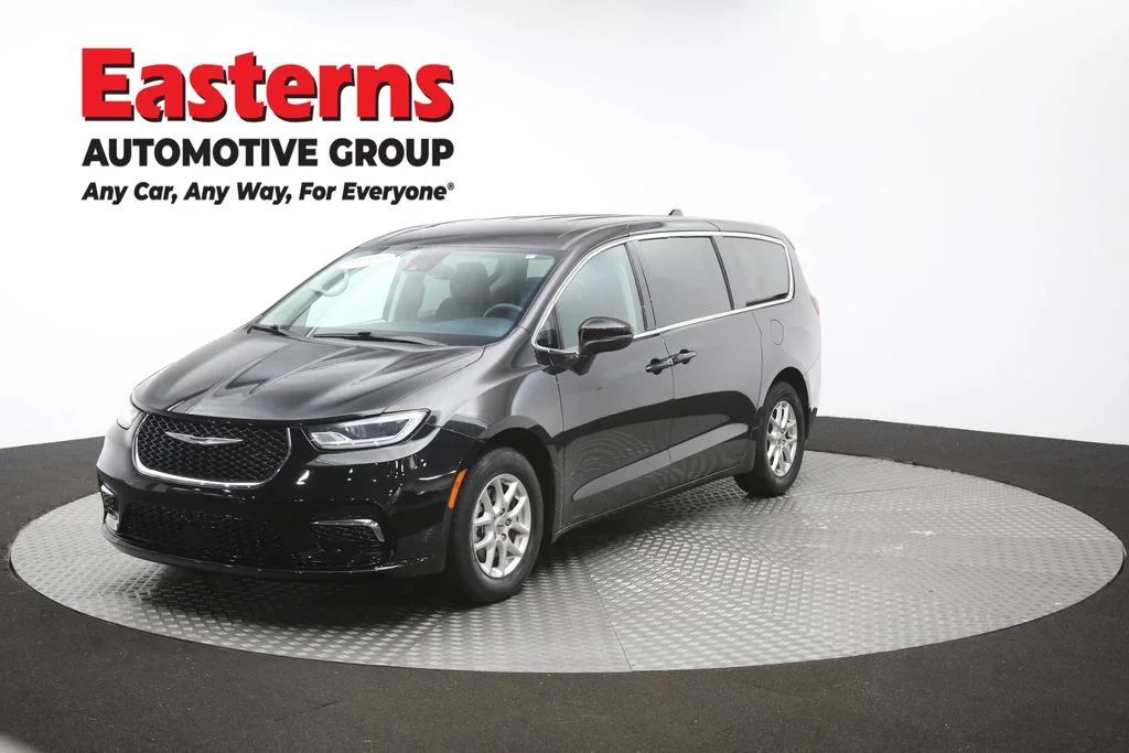 Used 2023 Black Chrysler Touring L image 57