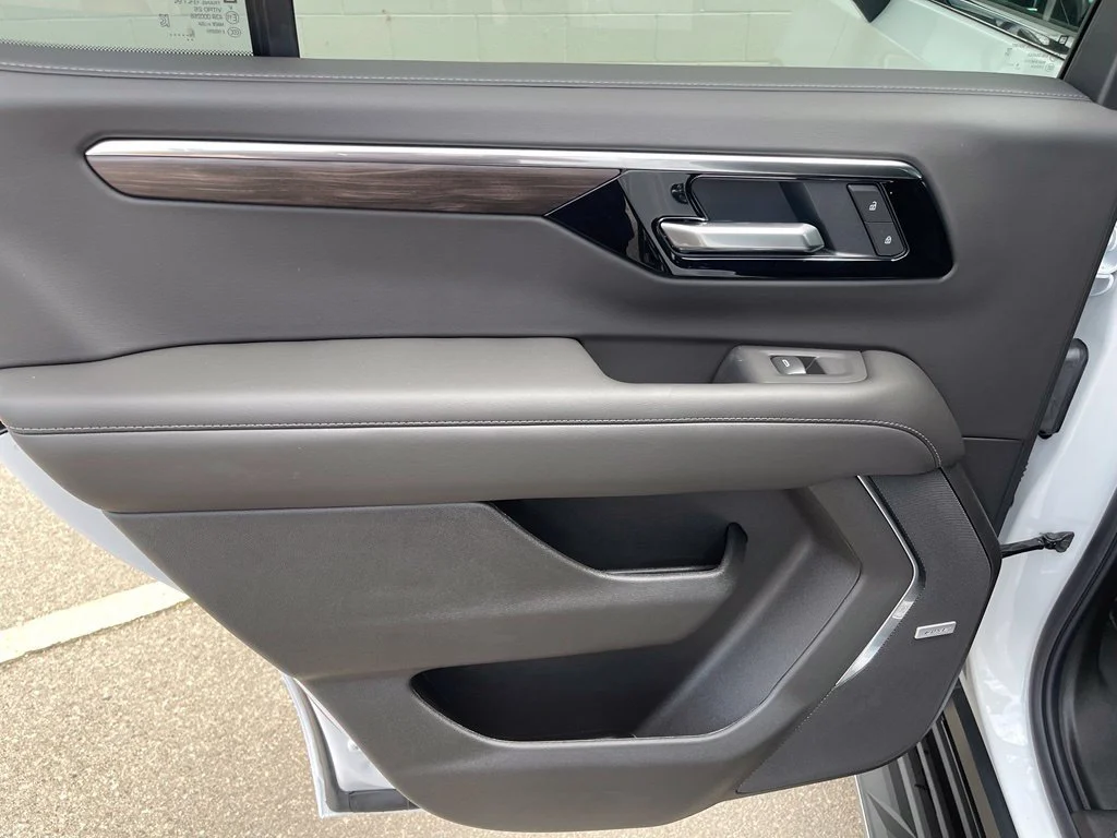 New 2026 Summit White Chevrolet LT image 24