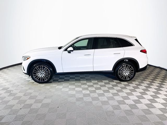 New 2026 MANUFAKTUR Moonlight White Metallic Mercedes-Benz GLC 300 image 4