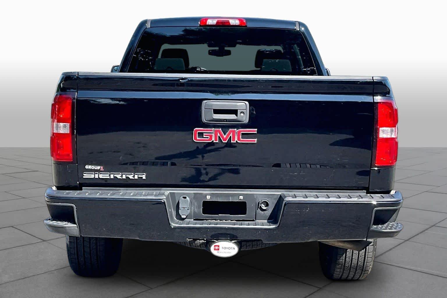 Used 2018 Onyx Black GMC  image 5