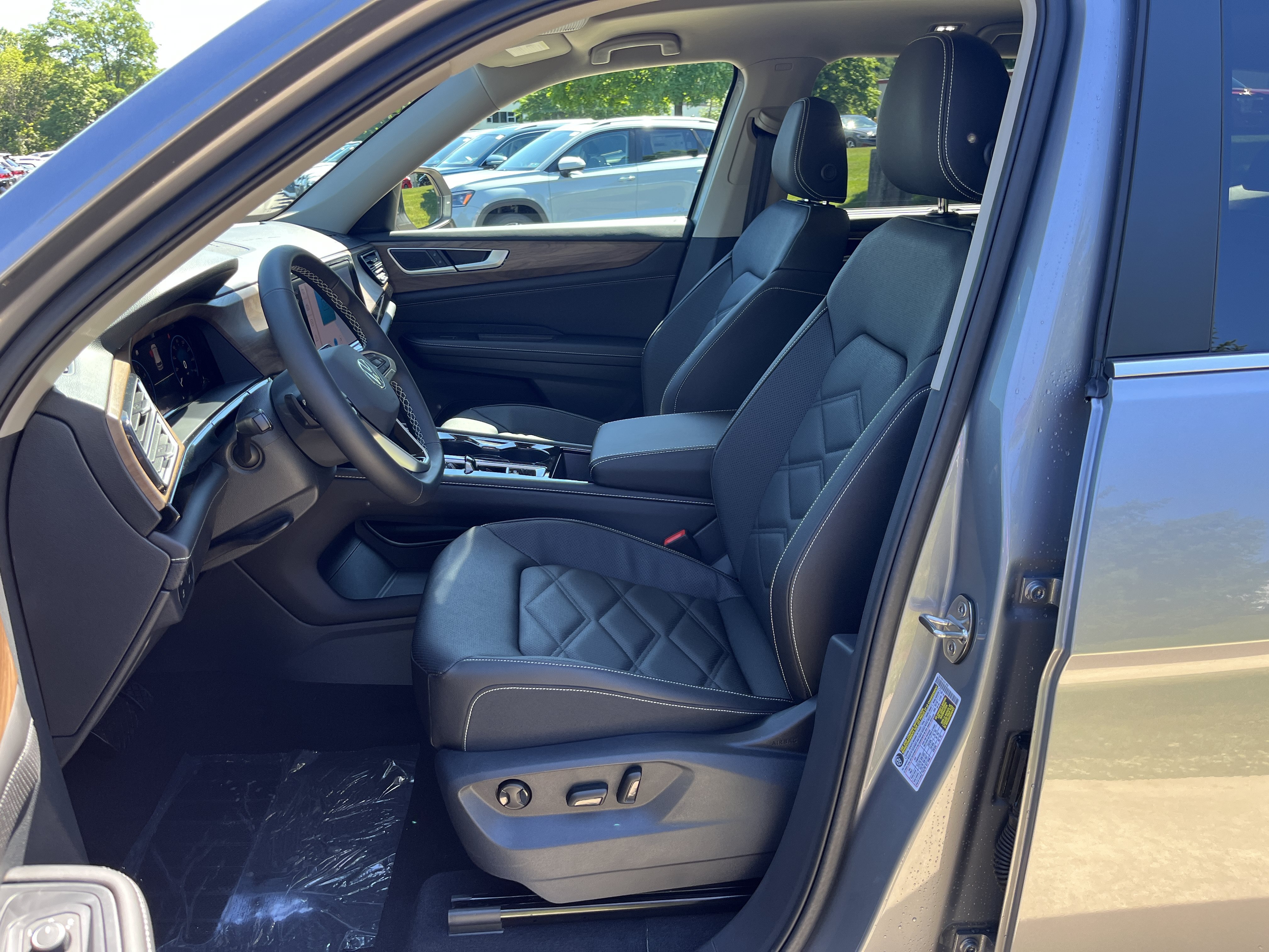 New 2026 Silver Mist Metallic Volkswagen 2.0T SE w/Technology image 19