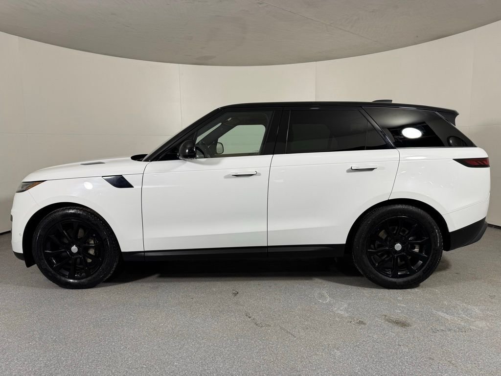 Used 2024 Fuji White Land Rover SE image 8