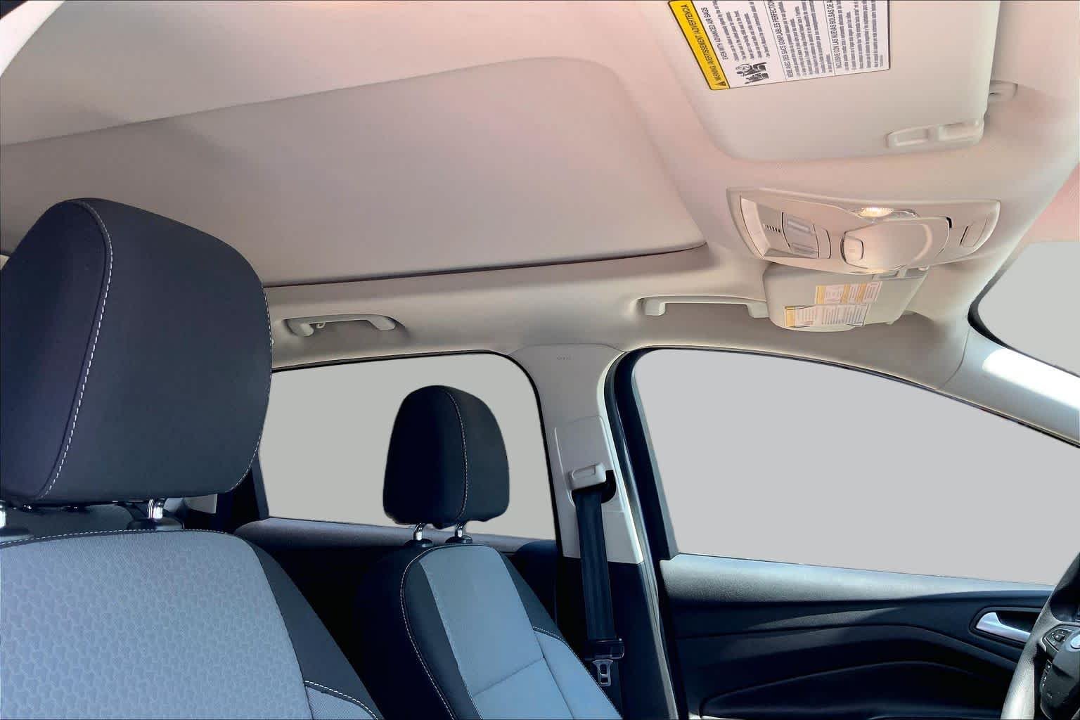 Used 2017 Lightning Blue Metallic Ford SE image 14