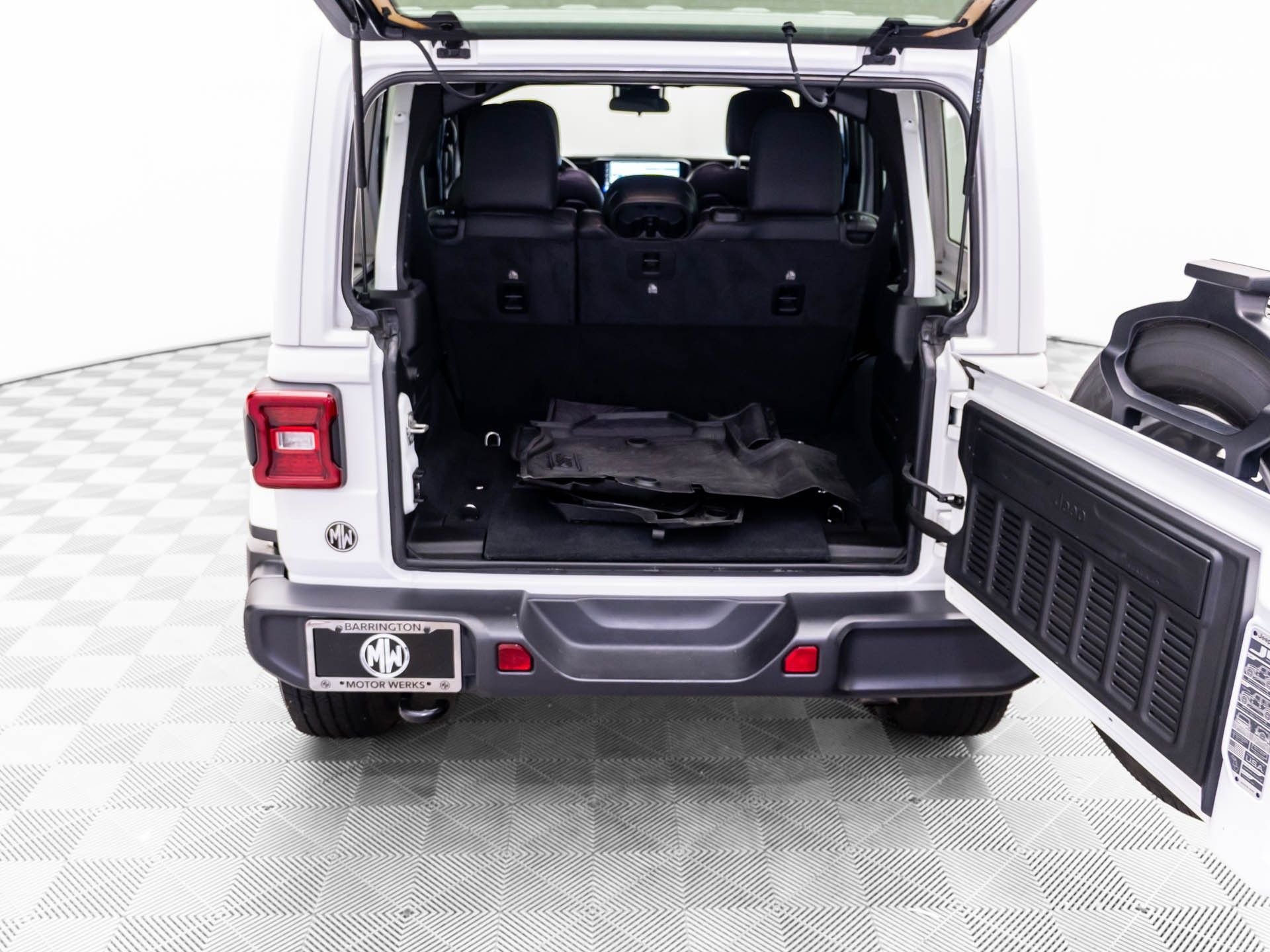 Used 2024 White Jeep Sahara image 35