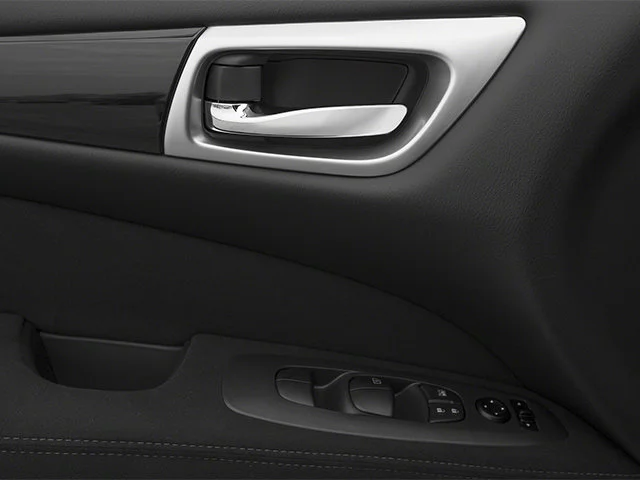 Used 2013 Dark Slate Nissan SL image 21