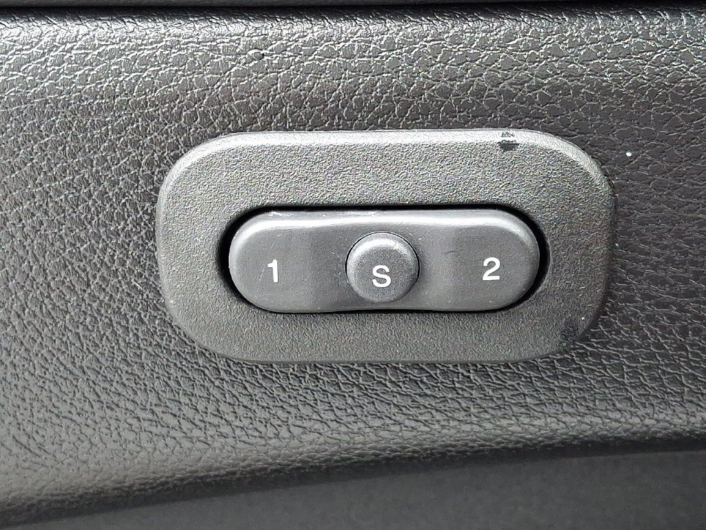Used 2022 White Jeep Limited image 25