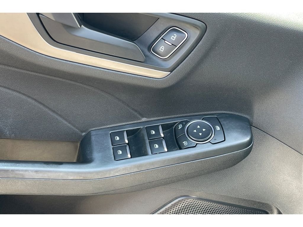 Used 2022 ICONIC SILVER Ford SE image 13