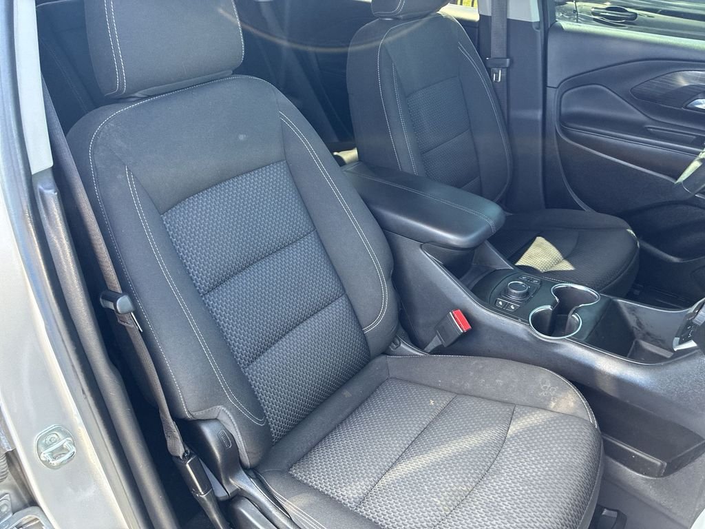 Used 2022 Silver GMC SLE image 20
