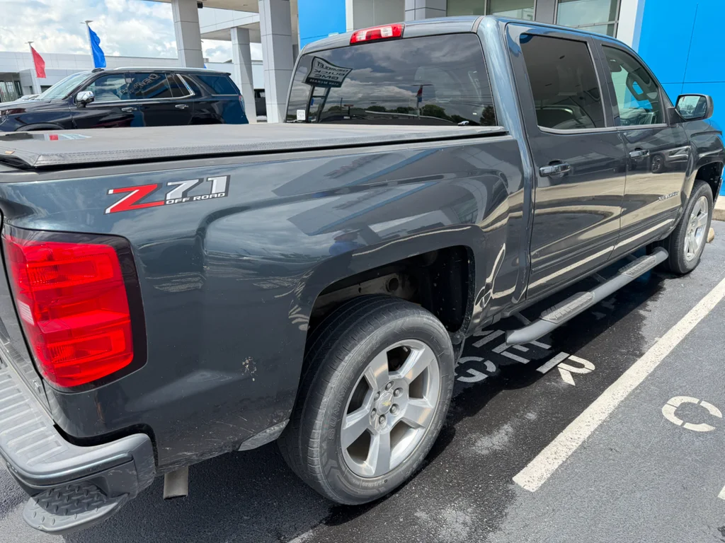 Used 2018 GRAPHITE METALLIC Chevrolet LT image 2