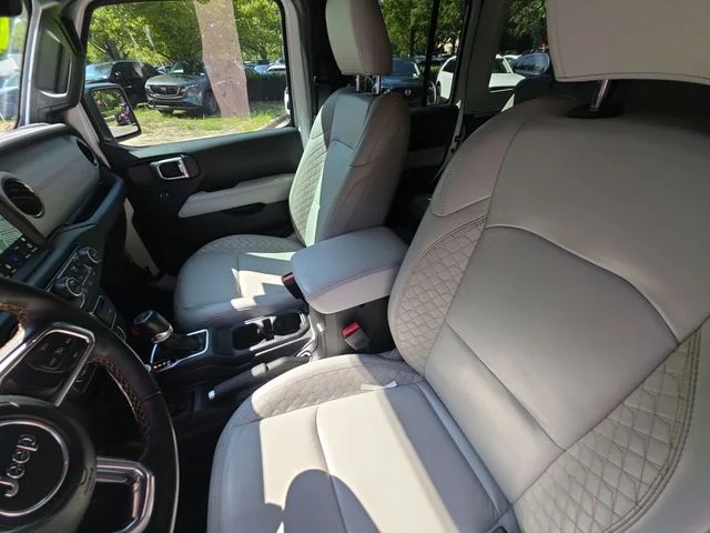 Used 2023 White Jeep Sahara image 21