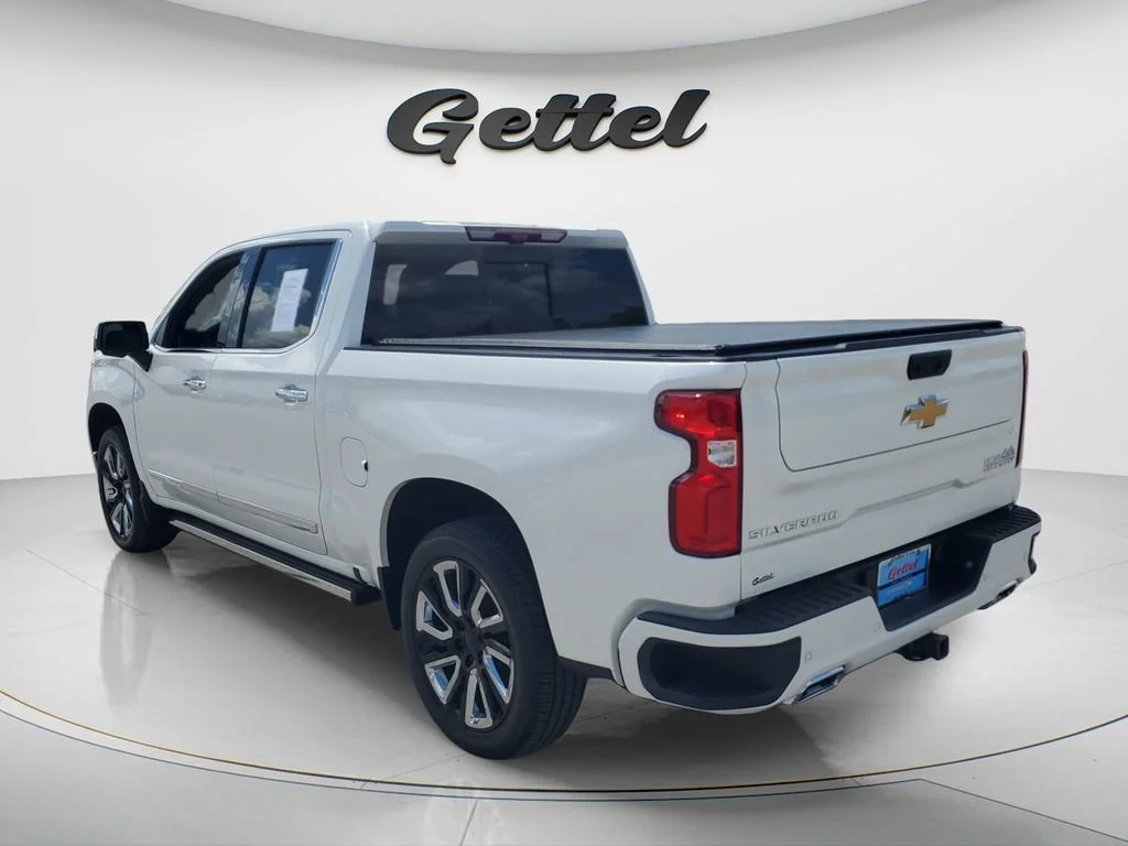 Used 2024 Iridescent Pearl Tricoat Chevrolet High Country image 7