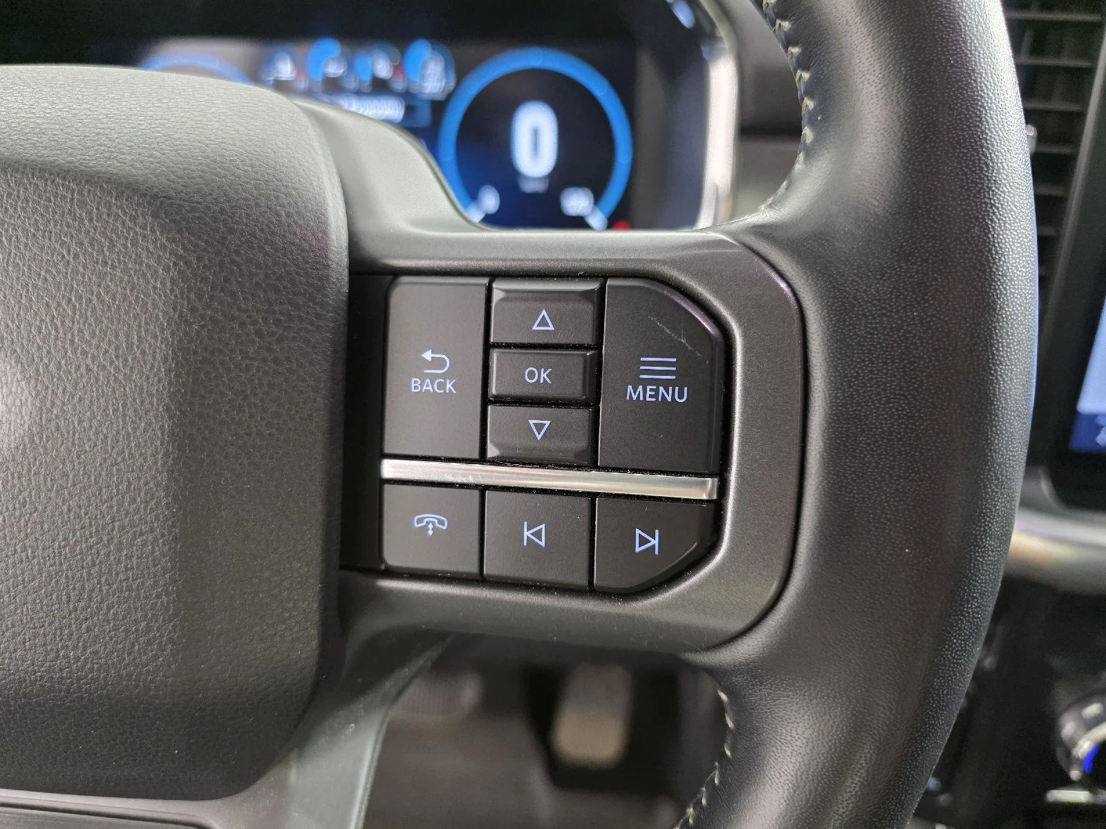 Used 2022  Ford LARIAT image 28