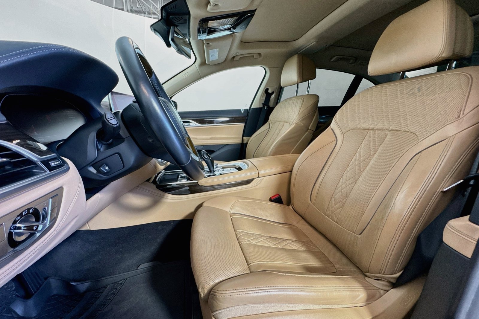 Used 2020 Mineral White Metallic BMW 740i image 19