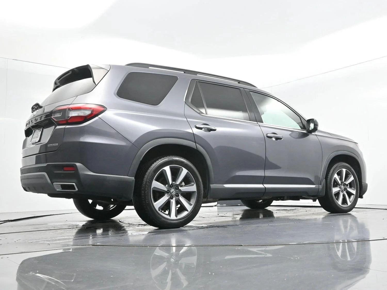 Used 2024 Modern Steel Metallic Honda Touring image 55