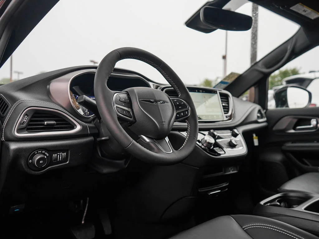 2026 Chrysler Pacifica Select - Photo 20