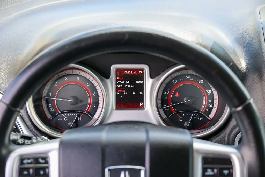 Used 2018 Silver Dodge SE image 9