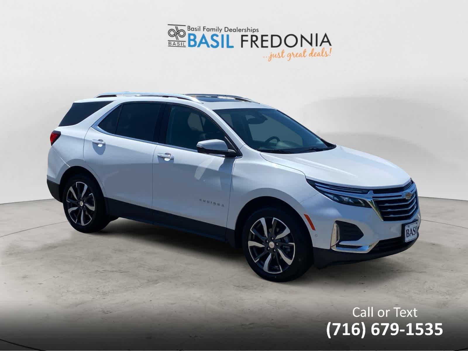 Used 2022 Iridescent Pearl Tricoat Chevrolet Premier image 10