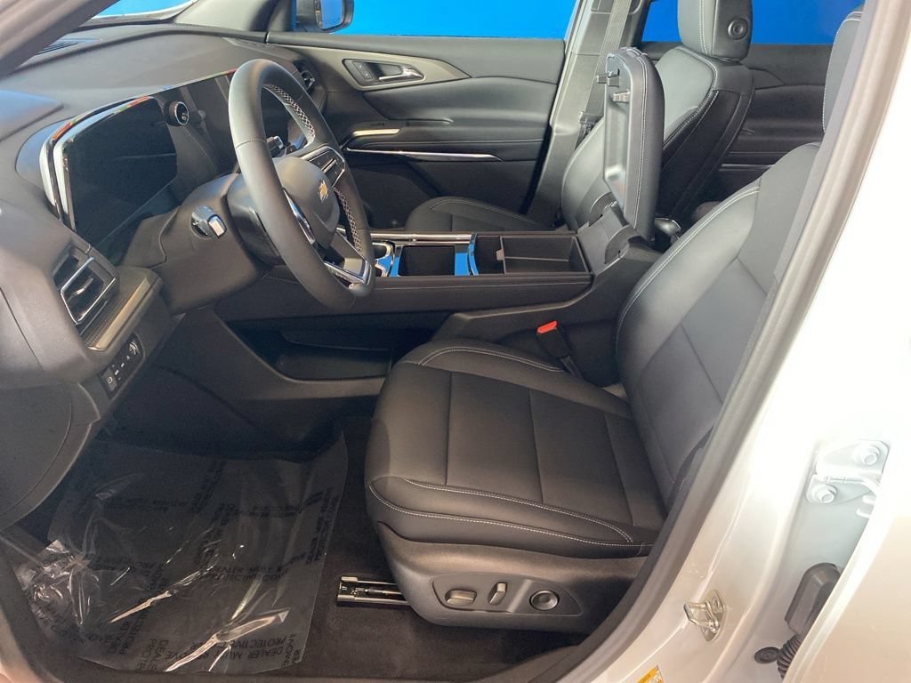 2027 Chevrolet Traverse LT - Photo 8