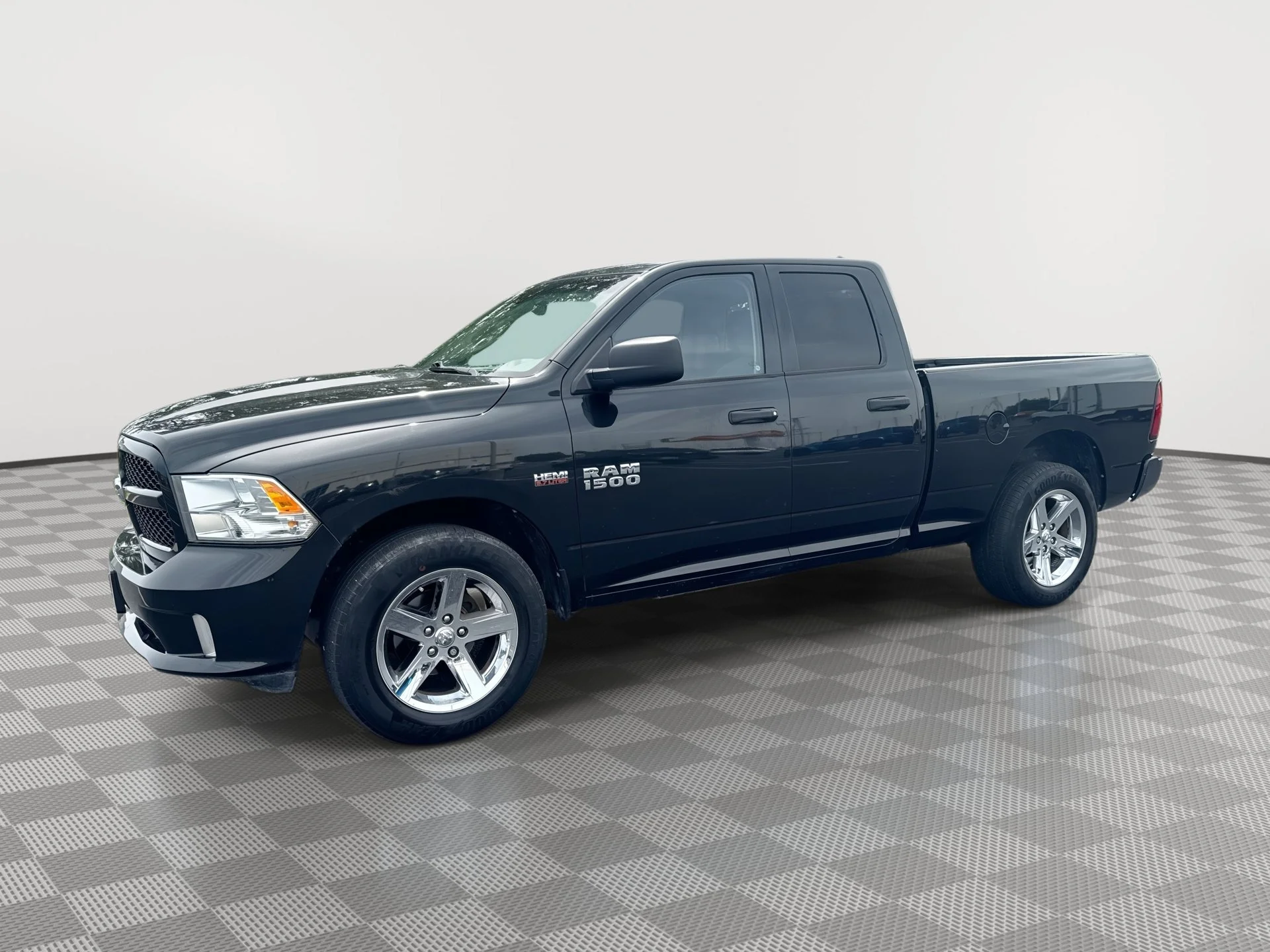 2018 RAM 1500 Express 4x4 Quad Cab 6'4's photo