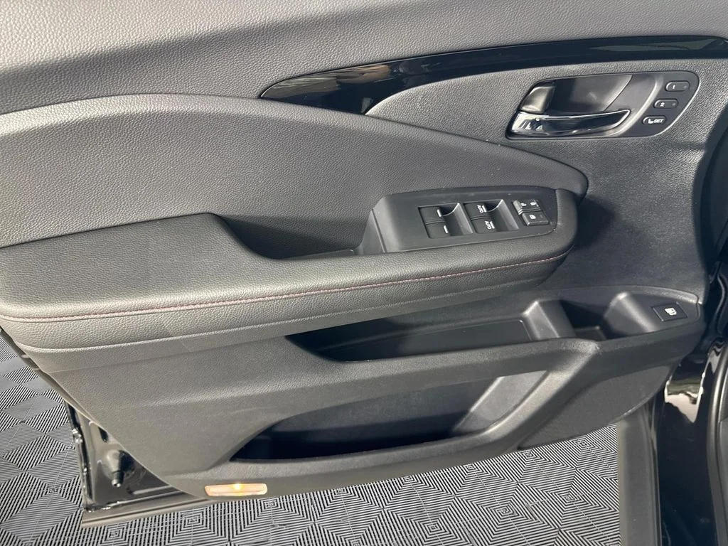 New 2026 Crystal Black Pearl Honda Black Edition image 17