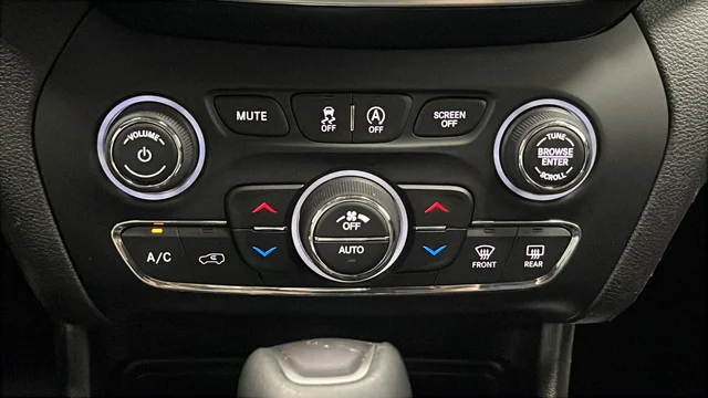 Used 2021 Sting-Gray Clearcoat Jeep Limited image 21