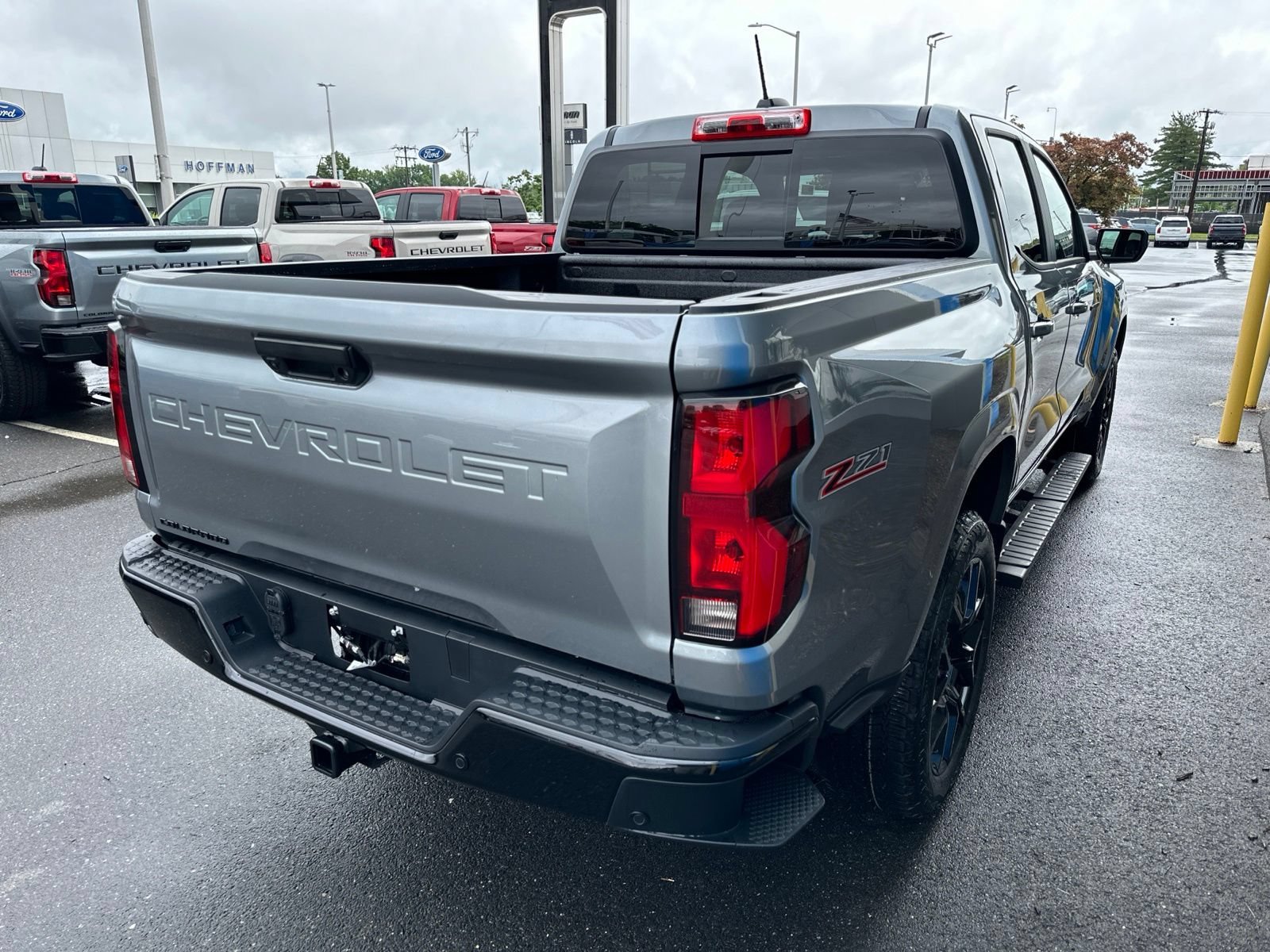 New 2026 Sterling Gray Metallic Chevrolet Z71 with 20in Black Wheels - Sunroof - Spray-On Bedliner image 6