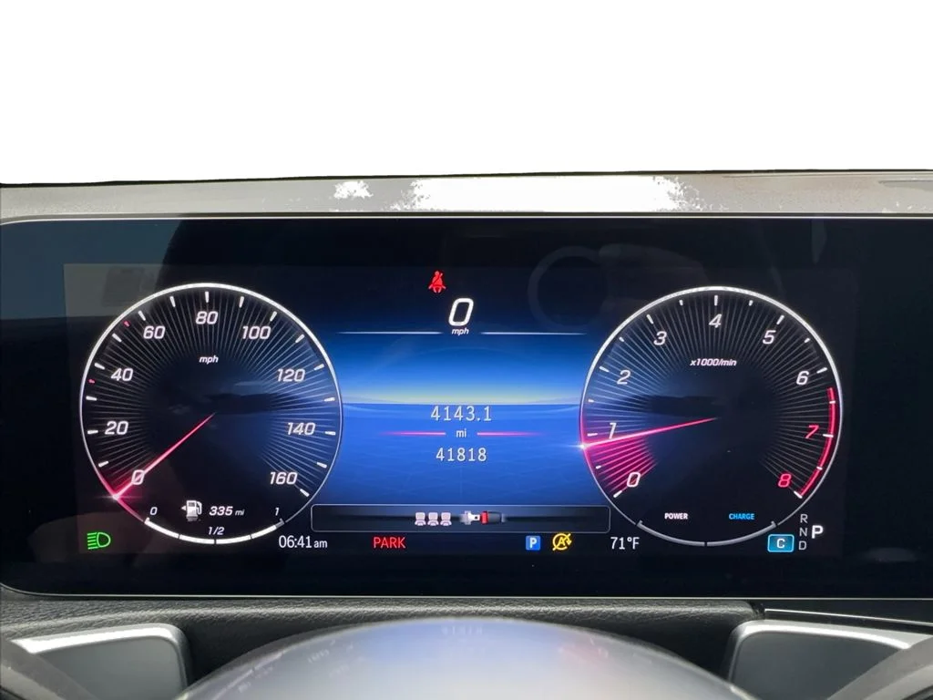 Used 2025 White Mercedes-Benz GLB 250 image 34