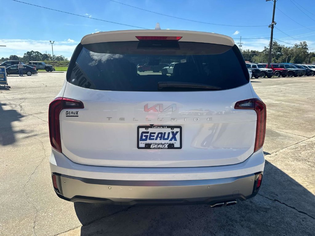 Used 2025 White Kia S image 14