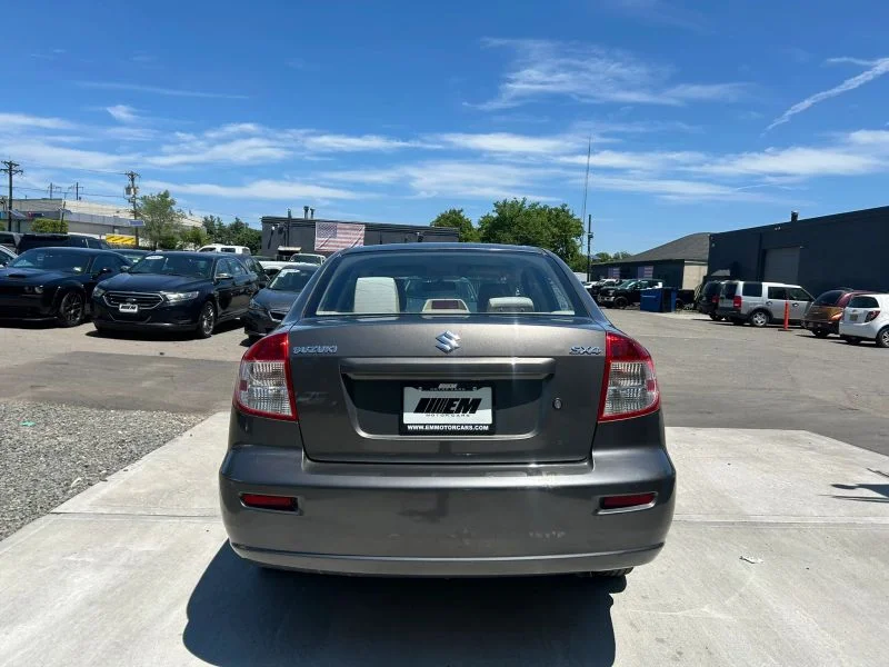 Used 2012 Gray Suzuki LE Sedan 4D image 8