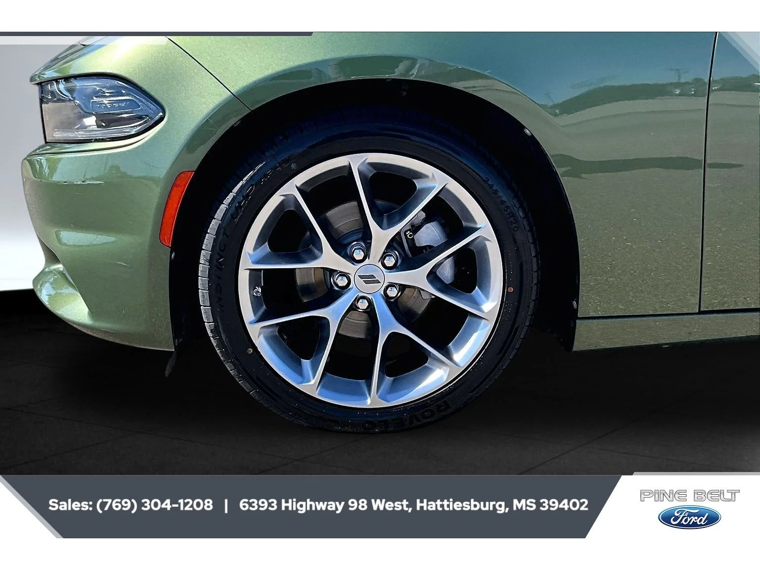 Used 2022 F8 Green Dodge SXT image 7