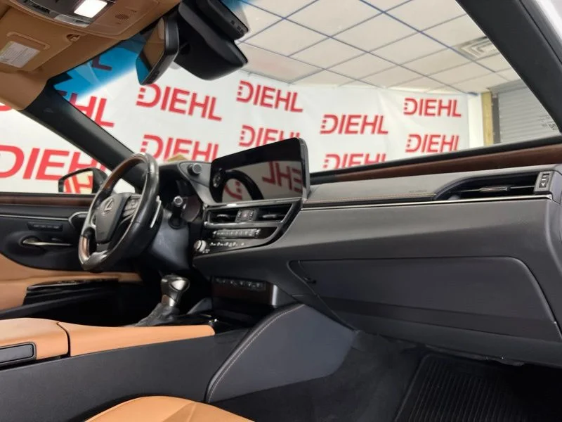 Used 2024 White Lexus 300h Luxury image 14