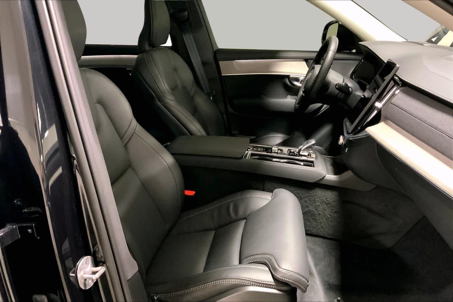 Used 2025 Onyx Black Metallic Volvo Ultra image 8
