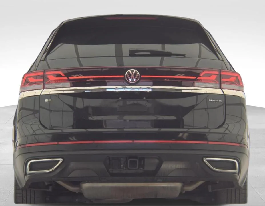 Used 2024 Black Volkswagen 2.0T SE w/Technology image 11