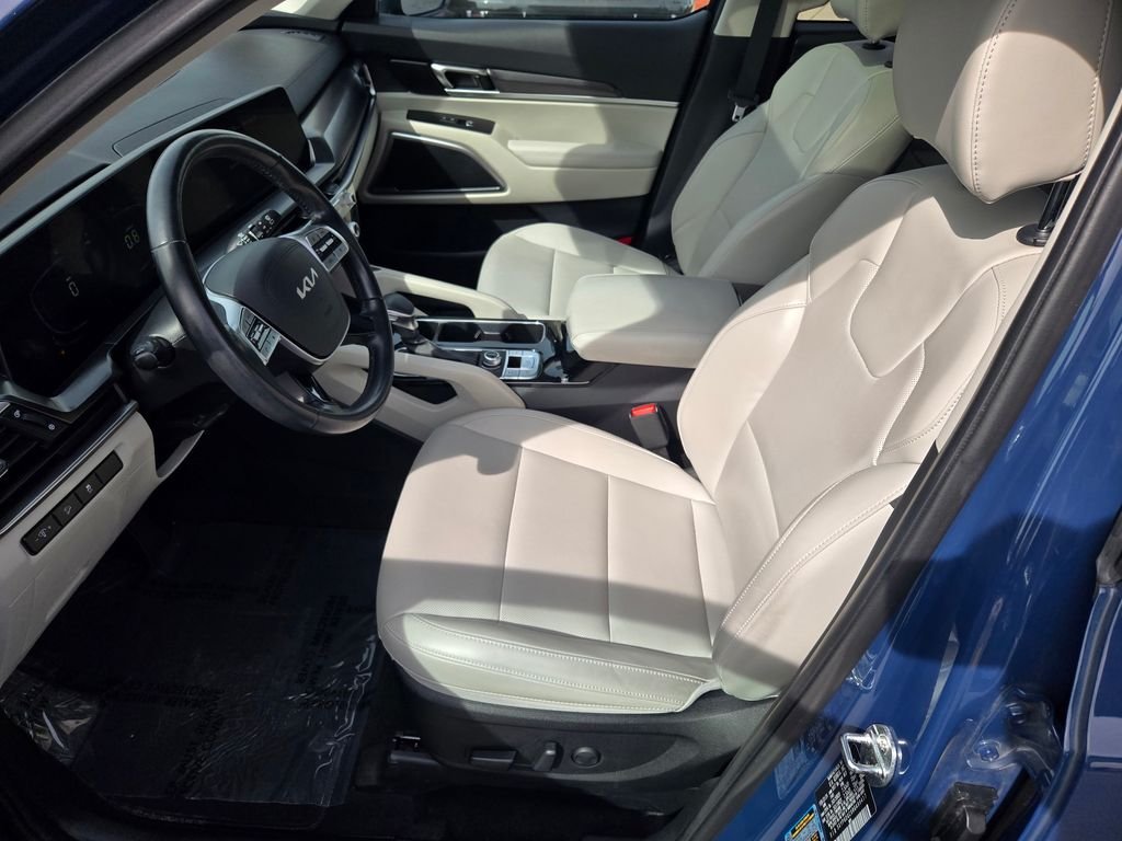 Used 2024 Black Kia S image 33